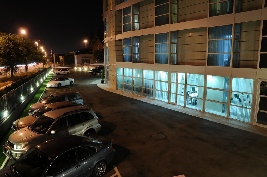 Hotel Zeder Garni Belgrad Zewnętrze zdjęcie